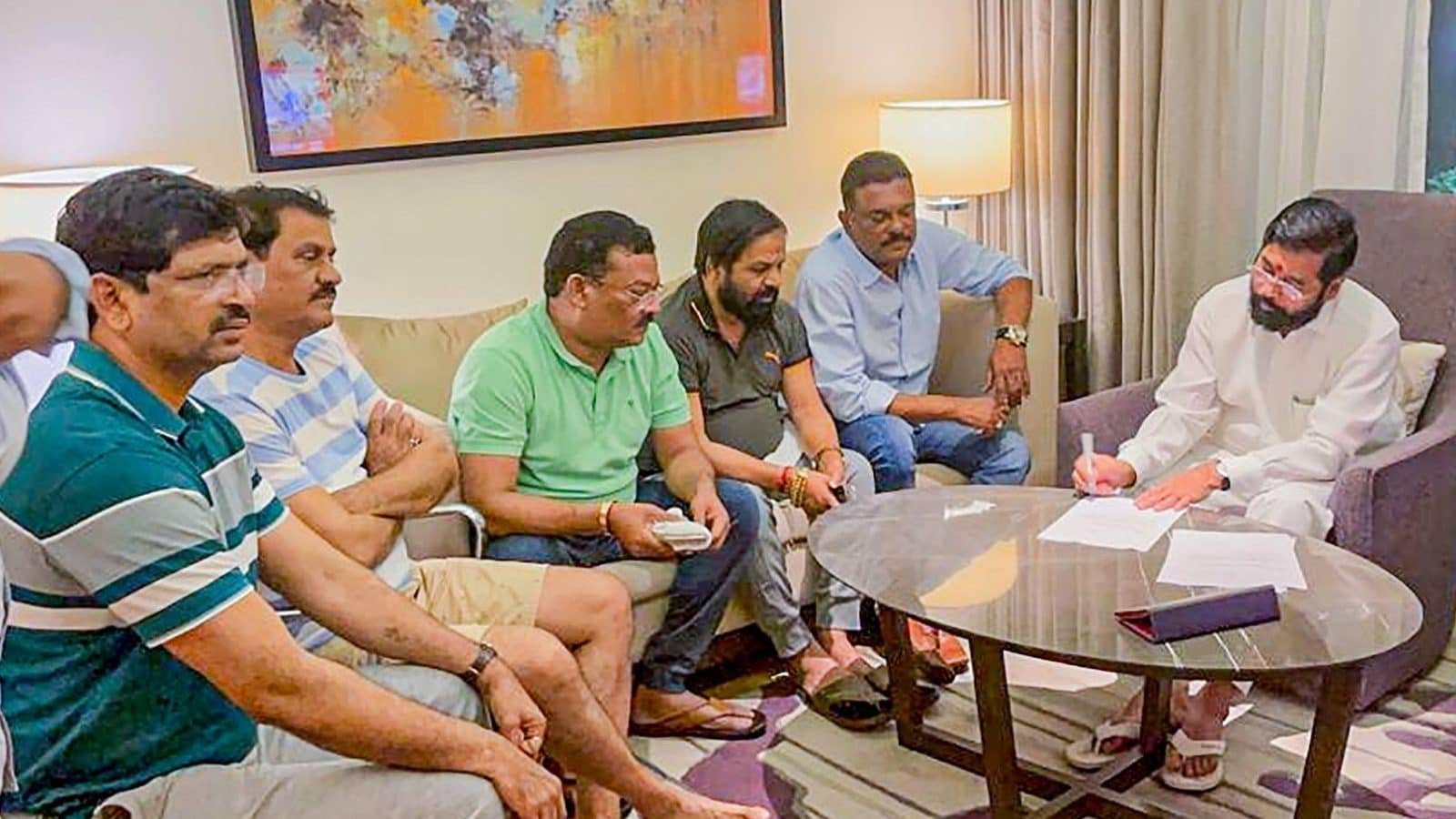 एकनत शिंदे का कहना है कि 16 विधायक विद्रोही सेना के सुरक्षा गार्ड को महा सरकार द्वारा हटा दिया गया है;  दावा “राजनीतिक प्रतिशोध”