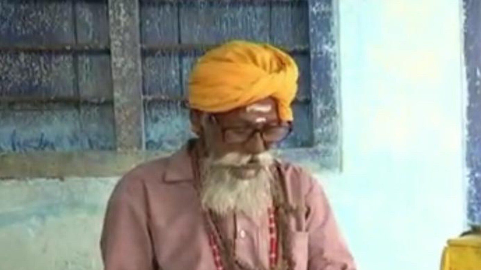 This Telangana Village is Famous for Fortune Tellers with Parakeets