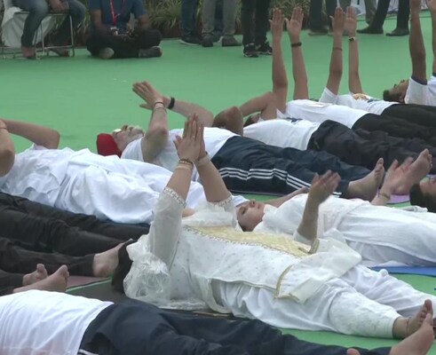 International Yoga Day 2022 LIVE News Updates: Yoga Brings Peace Within Us  That Connects World & Becomes 'Problem Solver', Says Modi in Mysuru