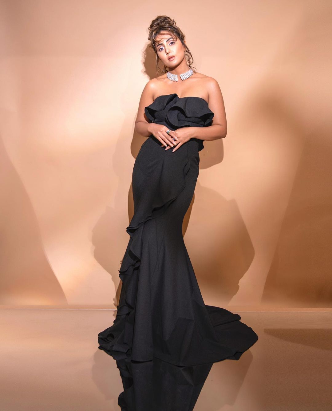 Hina Khan is a picture of elegance in an off-shoulder black gown. 