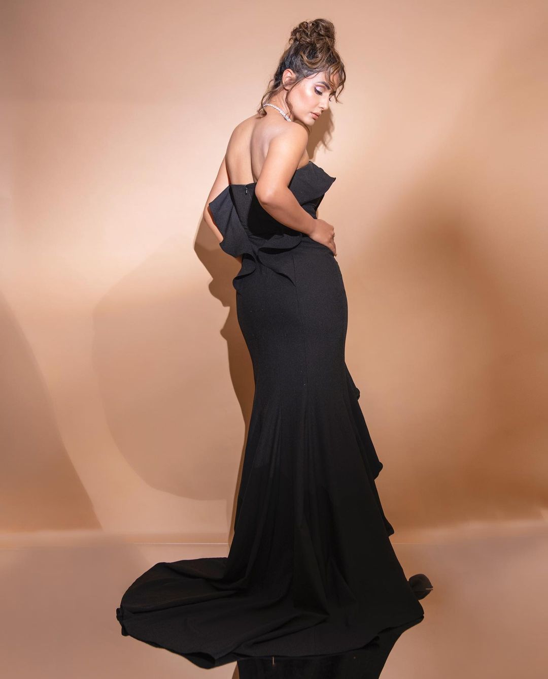 Hina Khan displays her curves in the graceful gown. 