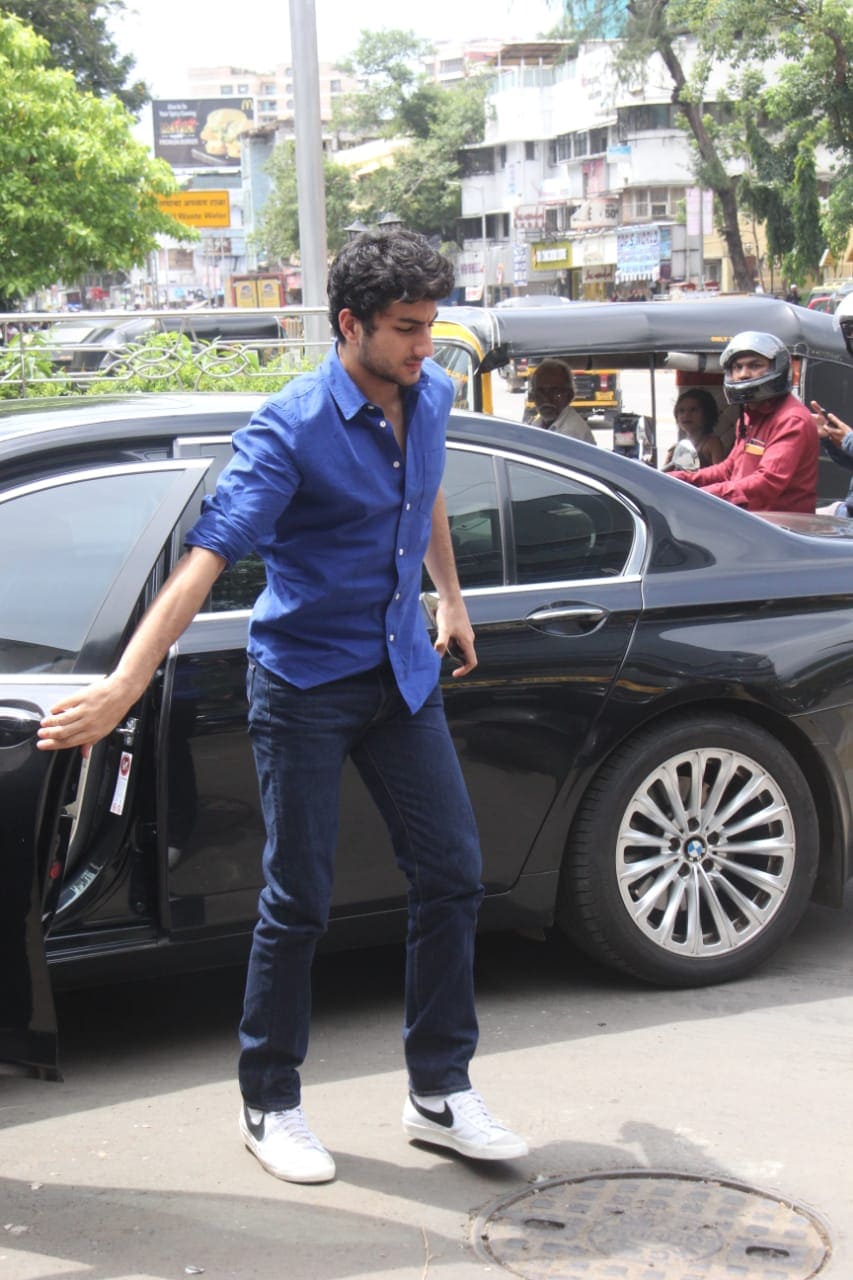 Ibrahim Ali Khan joined his sister Sara and father Saif for lunch in Mumbai (Photo: Viral Bhayani)