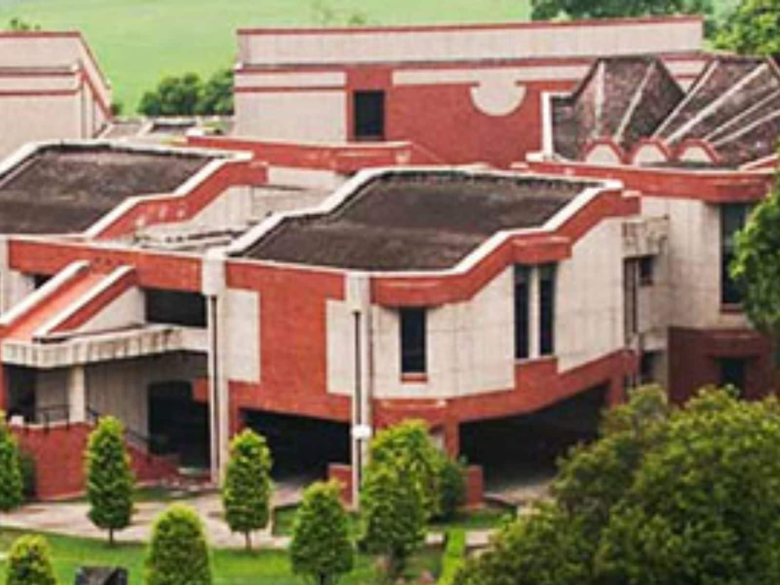 IIT Kanpur launches new eMasters Degree programmes, no GATE score