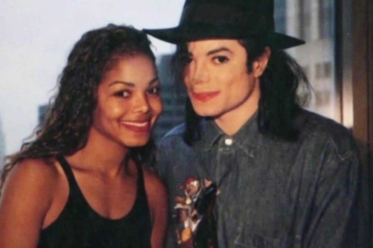 Janet Jackson Posts Throwback Picture With Brother Michael Jackson On His  13th Death Anniversary