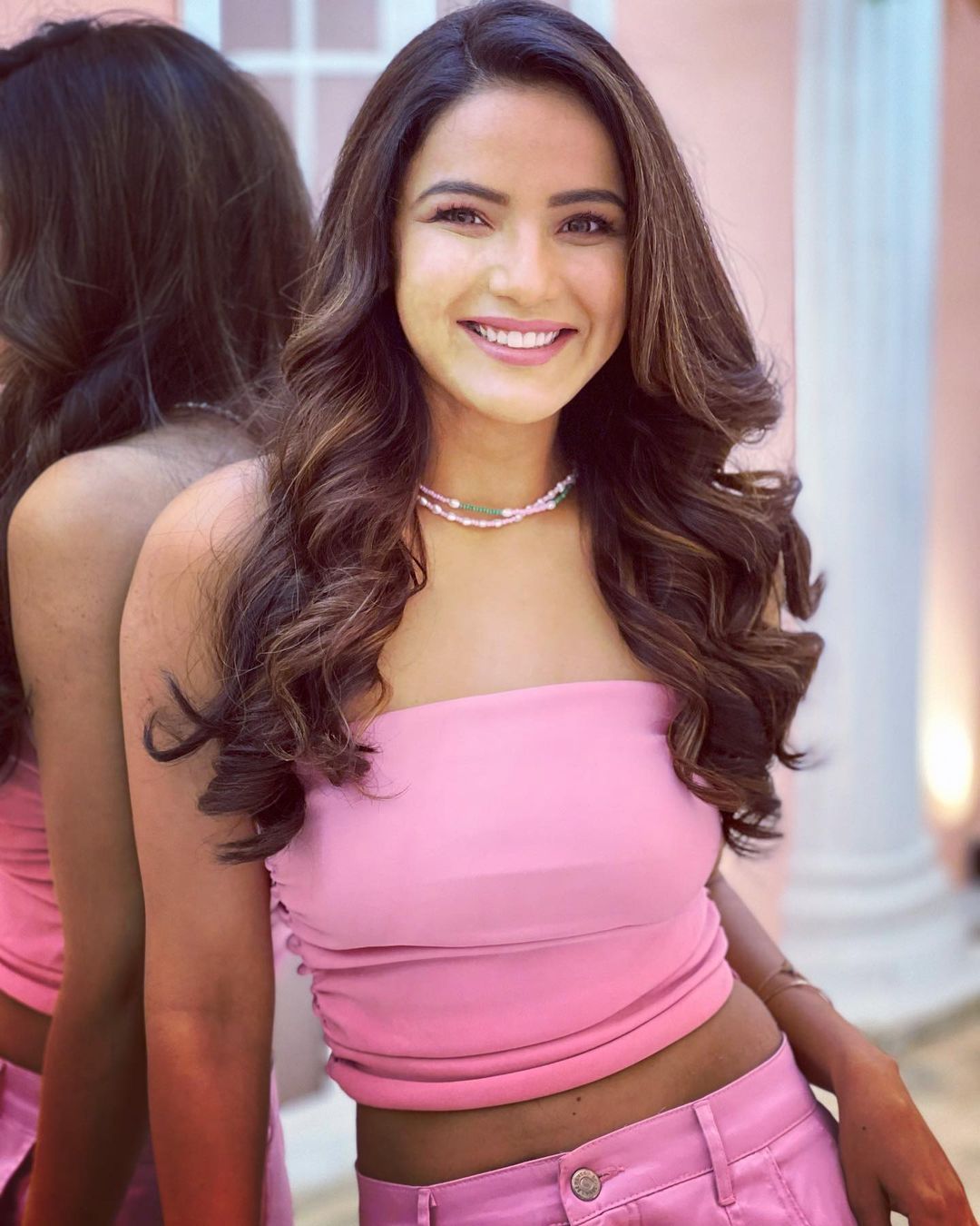 Jasmin Bhasin looks cute in the off-shoulder pink top.