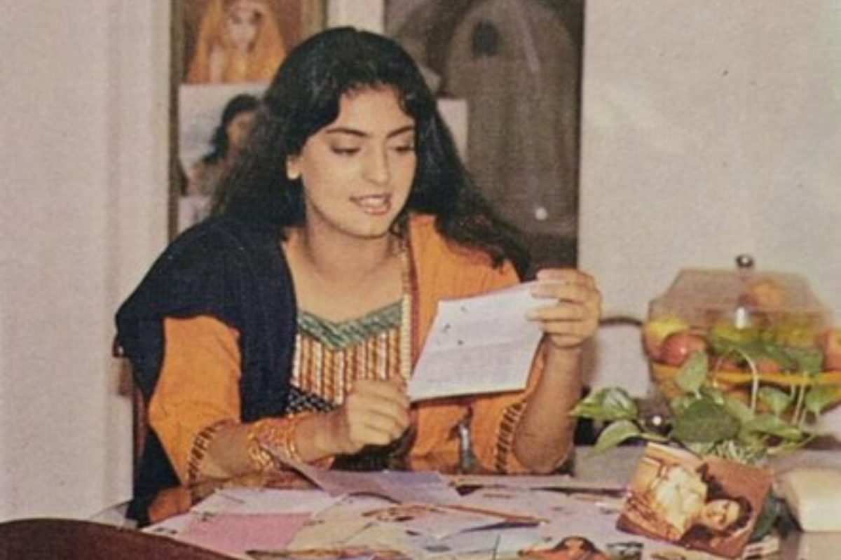 1200px x 800px - Juhi Chawla Reminisces 'Era of Handwritten Fans Mail' With Gorgeous  Throwback Pic; Fans React - News18