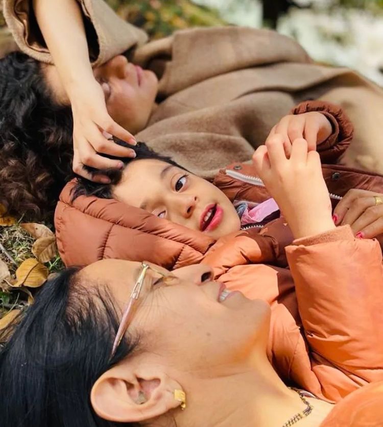 Kangana Ranaut takes a nap as she lies beside her nephew and mother.