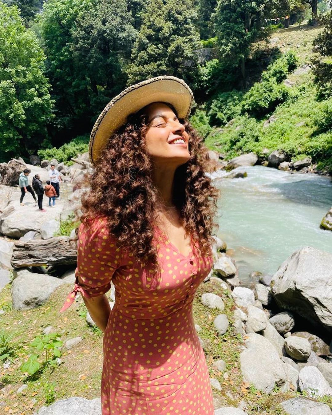 Kangana Ranaut is enjoying a summer break like no other. She is spending it with her family in Manali in the lap of nature.