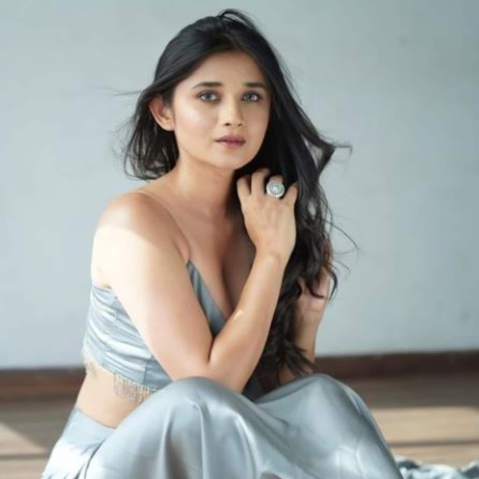 Sariti Jha Sex - Khatron Ke Khiladi 12 Fame Kanika Mann Says She Had to Block Her Dad on  Social Media Before Posting Bikini Pics - News18