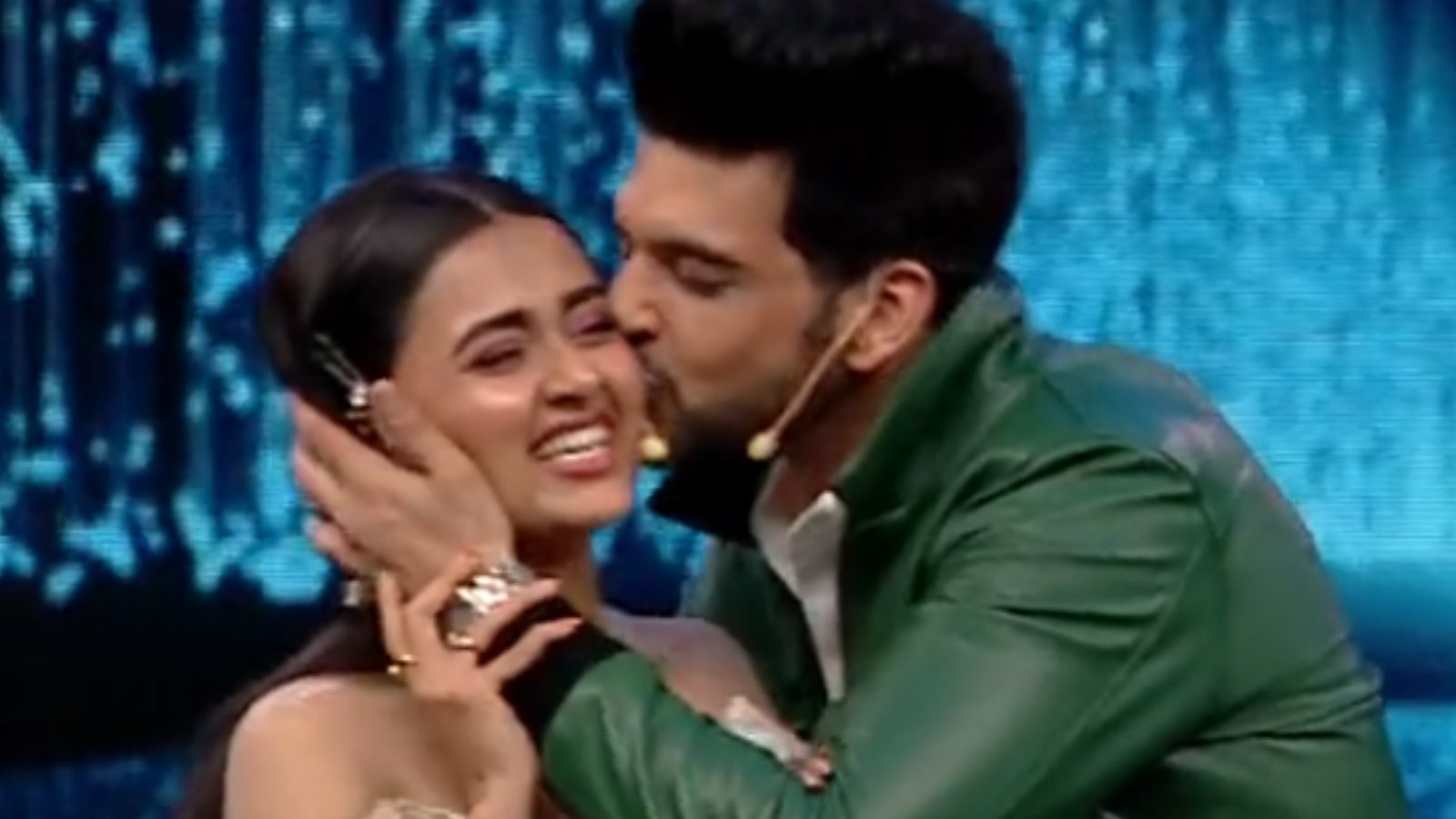 Karan Kundrra Cutely Copies GF Tejasswi Prakash's Moves As They Try Jiggle Jiggle Trend; Watch Karan Kundrra Cutely Copies GF Tejasswi Prakash's Moves As They Try Jiggle Jiggle Trend; Watch