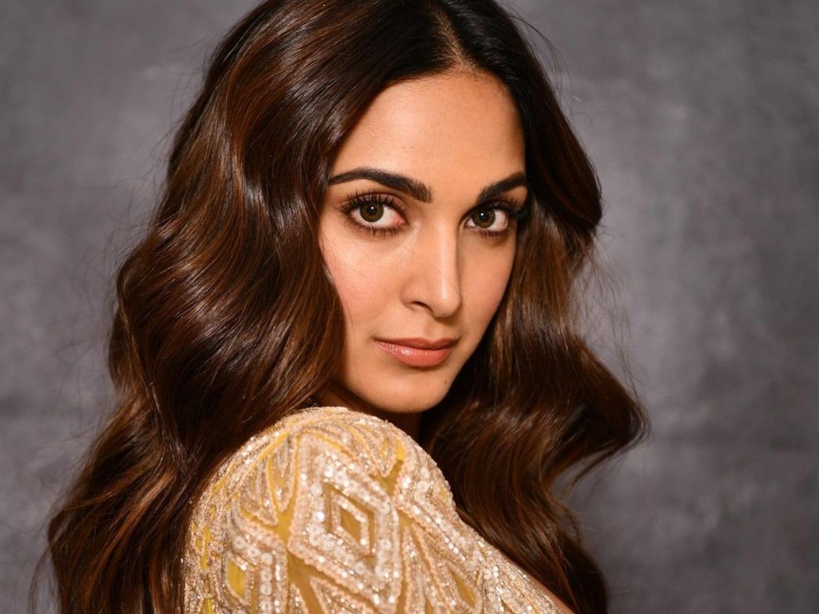 Kiara Advani Recalls Fan Moment With Salman Khan At The Age of 17: 'I Stood There, Gawking' Kiara Advani Recalls Fan Moment With Salman Khan At The Age of 17: 'I Stood There, Gawking'