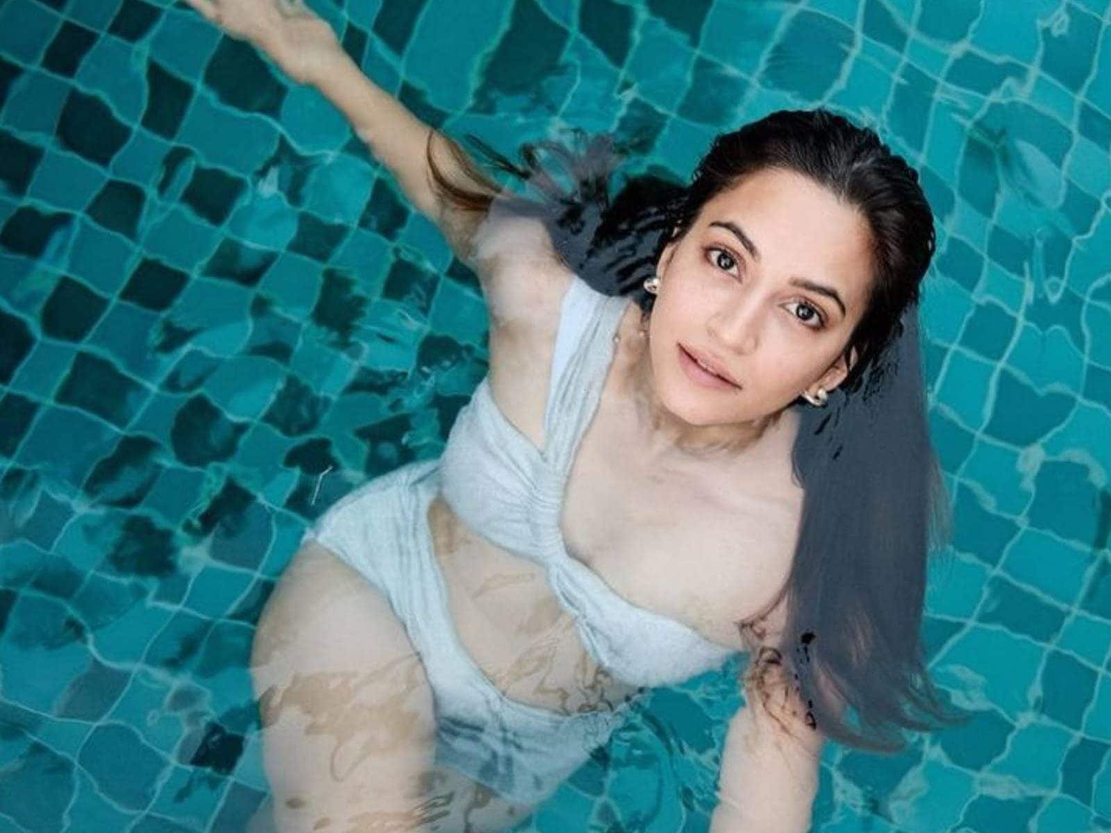 Kriti Kharbanda Hot Xxx Video - Kriti Kharbanda Raises Temperature In Stylish Bikini, Check Out The Diva's  Sexy Pictures - News18