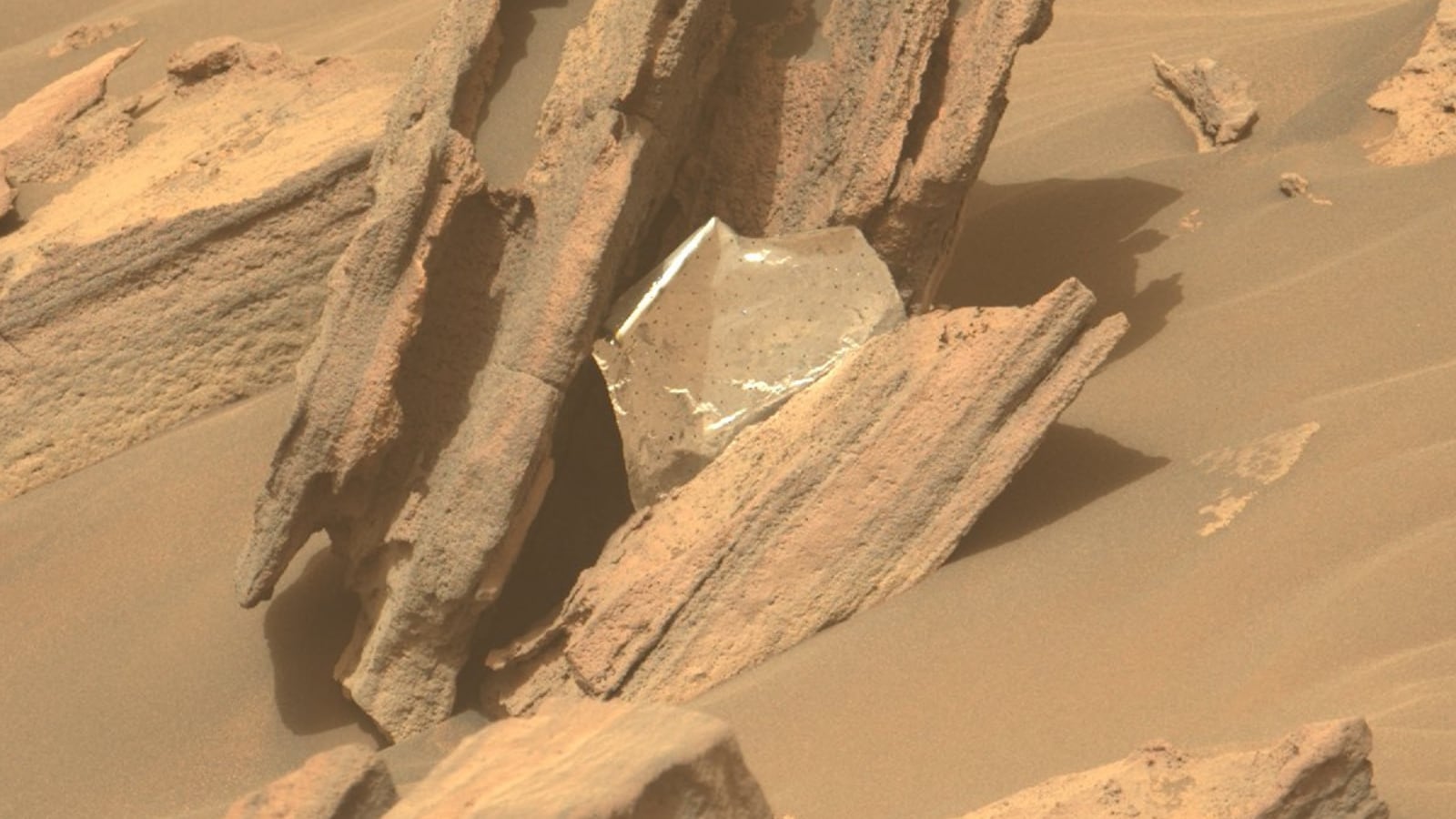 Nasas Perseverance Rover Just Spotted Something Unexpected On Mars