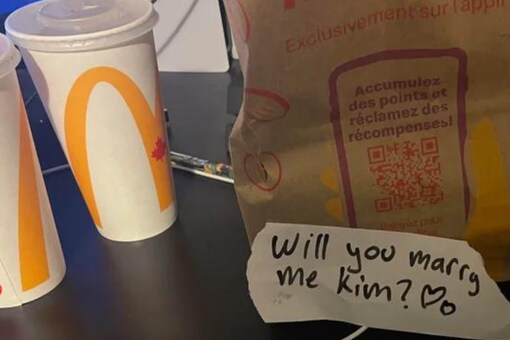 The person who planned it, wrapped it in a romantic takeaway consisting of drinks, burgers, and a note. (Credits: Reddit)
