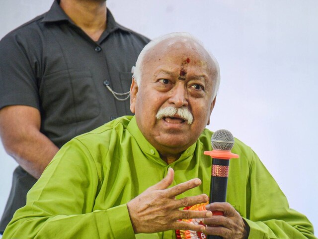 The RSS Chief met Imam Umer Ahmed Ilyasi at his office in a mosque at Kasturba Gandhi (KG) marg in the national capital.
(File pic: PTI)