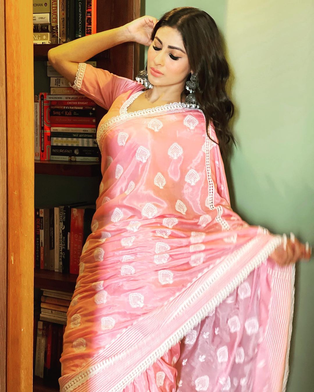 Mouni Roy Is A Sight To Behold In Pastel Pink Saree Check Out The Beautys Most Stunning Saree 4303