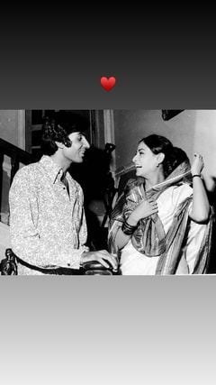 Navya posts priceless pictures of grandparents Amitabh and Jaya on 49th anniversary