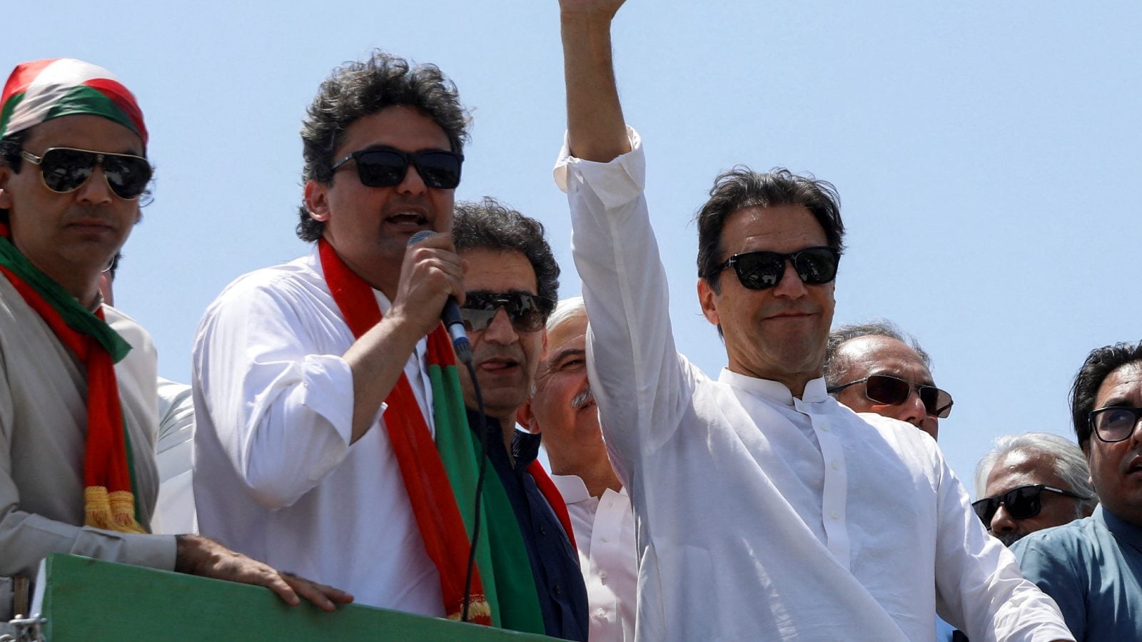 attack-on-imran-underscores-pakistan-s-deepening-crisis-with-political-class-in-firing-line