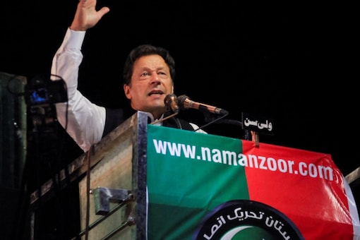 ä Tehreek-e-Insaf ͧʹյ¡Ѱ Imran Khan С͡㹻ѭҺ ѧѴջЪҡҡشͧѹ 18 áҤ (Reuters/File)