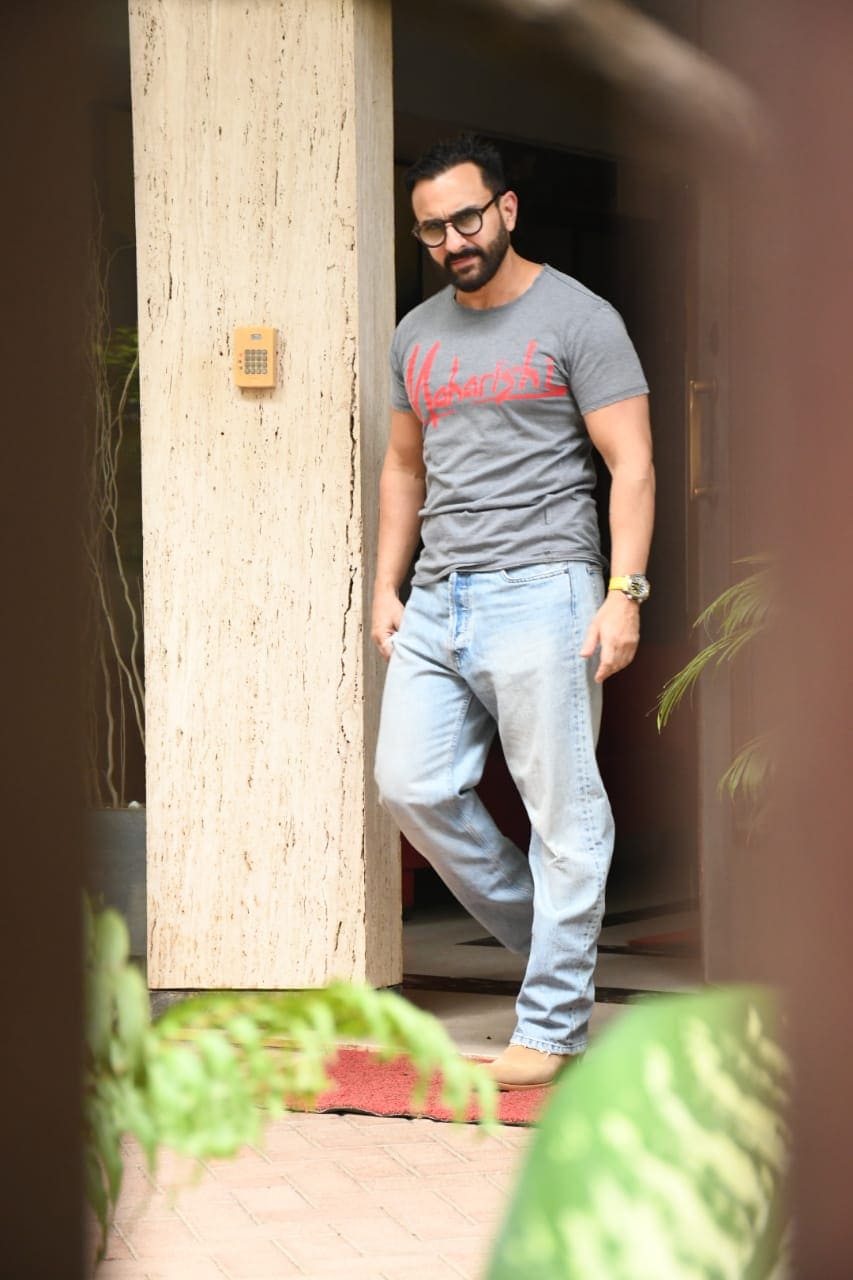 Casual look of Saif Ali Khan celebrating Father's Day with his kids (Photo: Viral Bhayani) 