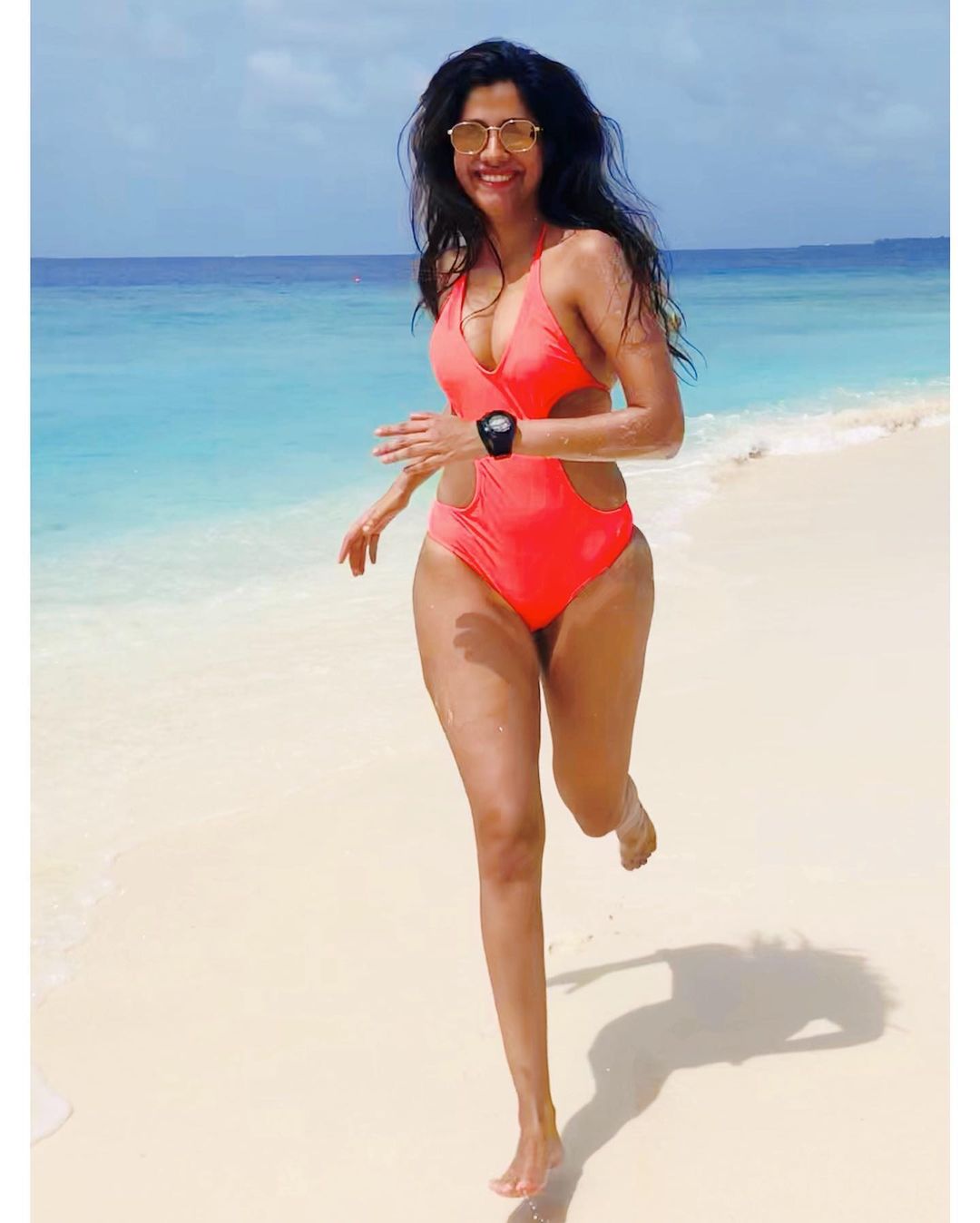 10. 3. Shreya Dhanwanthary recreates the iconic Baywatch run on the beach. 