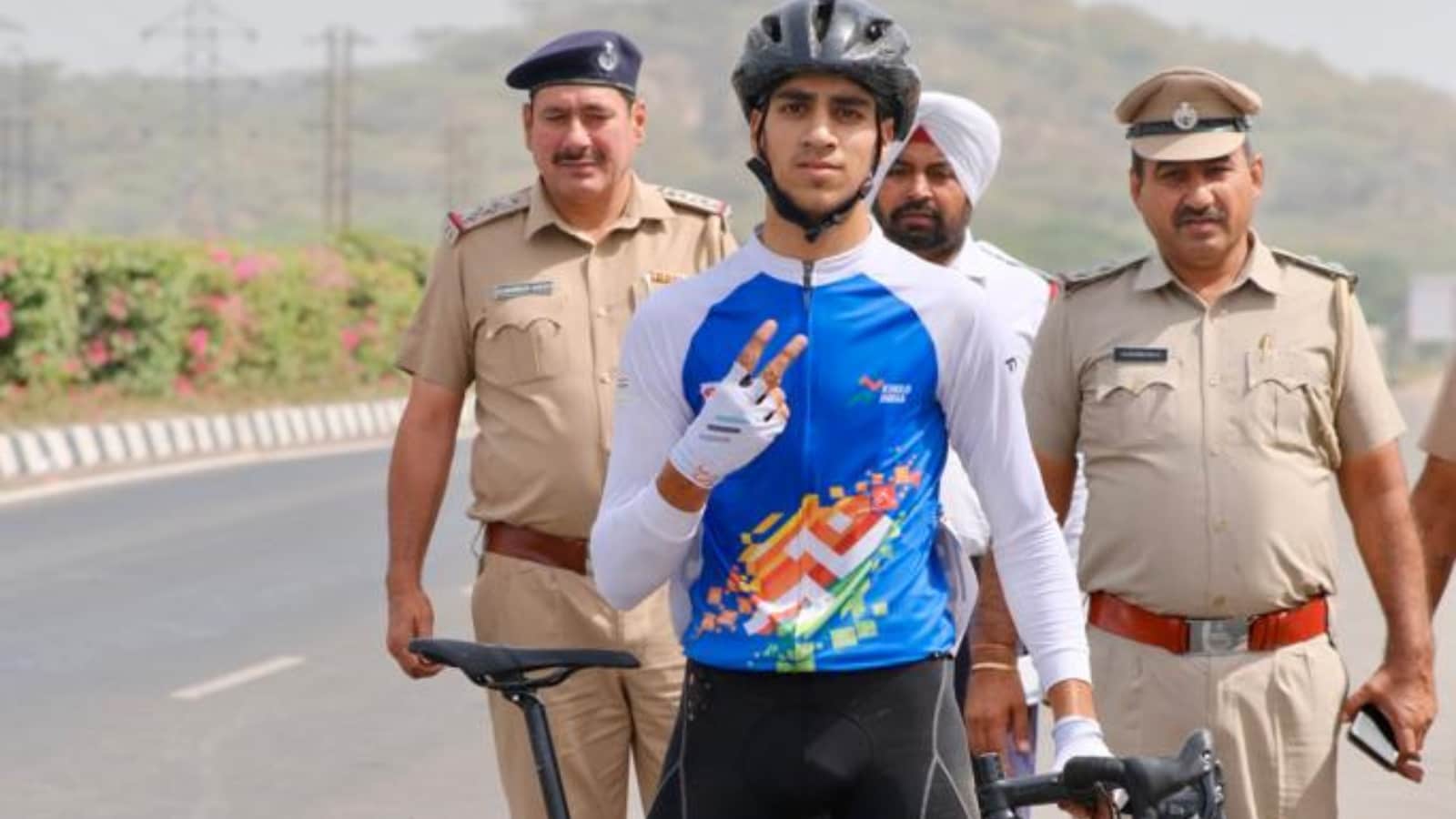 Delhi, Delhi, India. 2nd de junio de 2022. La Federación de Ciclismo de la  India desvela la camiseta del equipo de la India para el próximo Campeonato  Asiático de Ciclismo de Pista