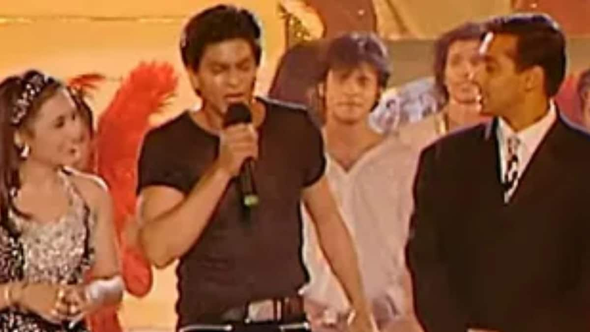 SRK Once Called Out Salman Khan For Accepting Award After He Vowed Not To Receive Them