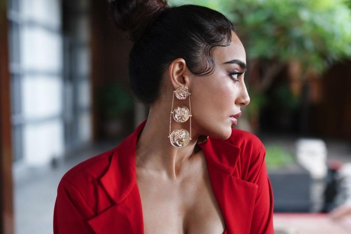 Surbhi Jyoti Sets Temperature Soaring In Sexy Red Attire; See The Diva's Hot  Pics - News18