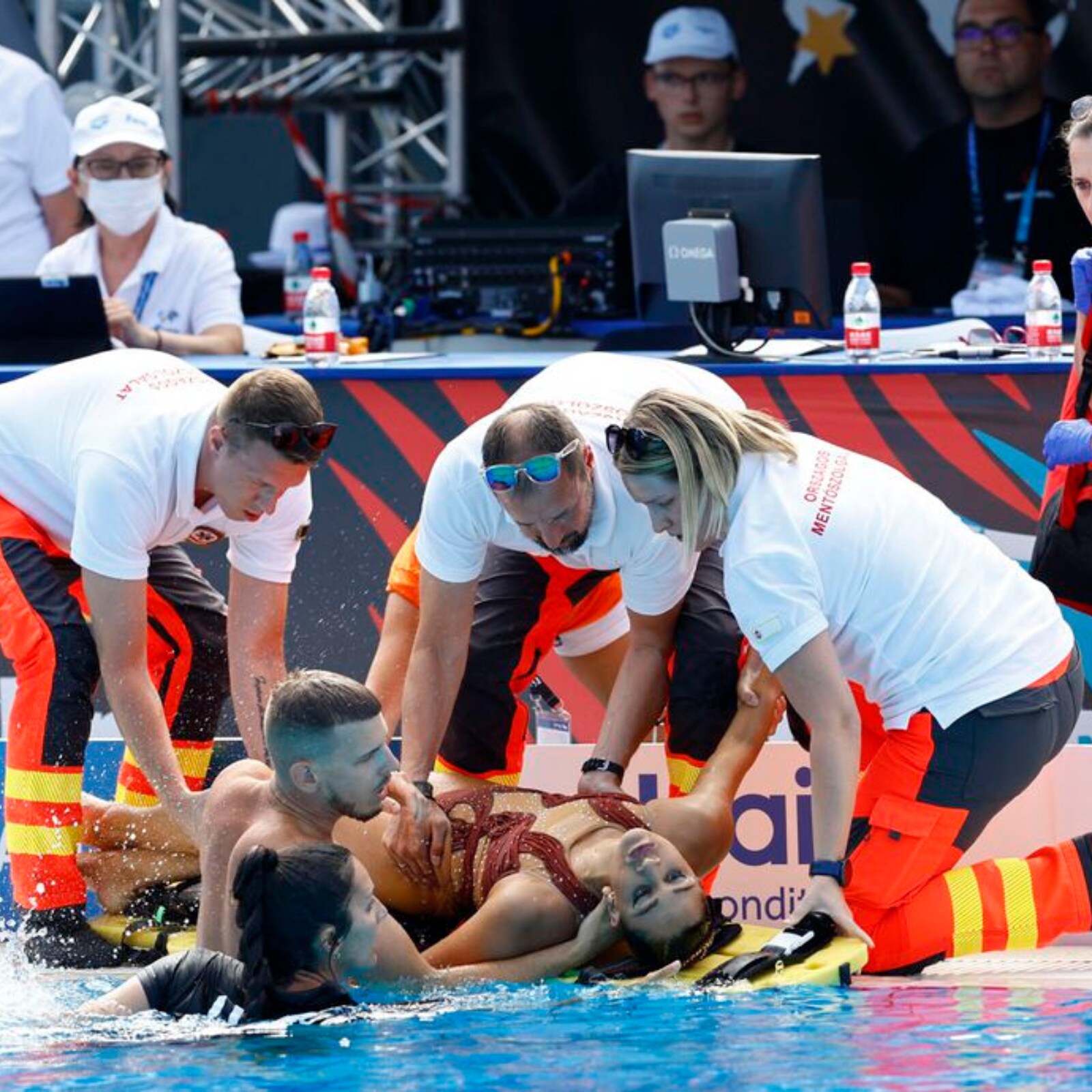 Coach Who Saved Fainting US Swimmer Reveals What Made Her Take the Plunge