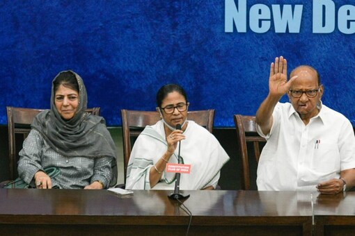 PDP Chief Mehbooba Mufti, West Bengal Chief Minister and TMC chief Mamata Banerjee, NCP Chief Sharad Pawar during a press conference after the opposition leaders' meeting regarding upcoming Presidential elections, in New Delhi, Wednesday, June 15, 2022. (PTI Photo/Ravi Choudhary)