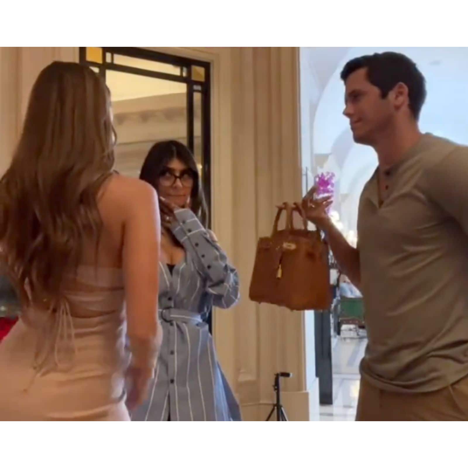 Man Buys Wife Birkin Bag to Say Sorry for Recognising Mia Khalifa While on  Honeymoon - News18