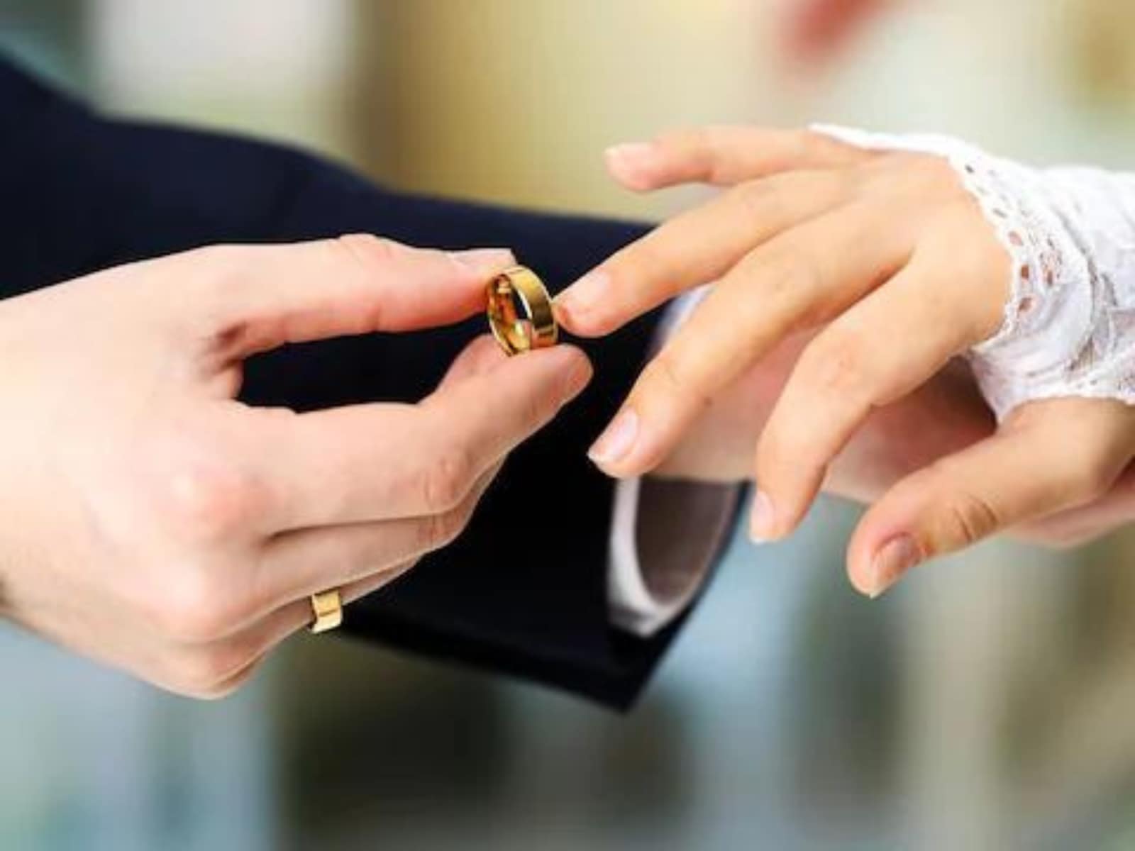 Should you Wear your Engagement & Wedding Ring on the fourth finger?