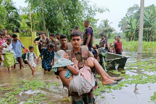 Assam: Flood Situation Remains Grim With Brahmaputra Level Rising Every  Min; Four Missing in Boat Capsize