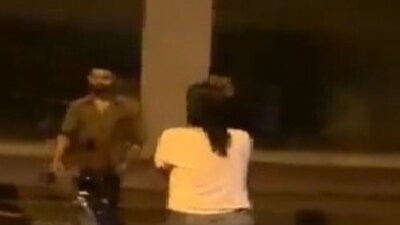 Drunk Woman Kicks, Abuses Policeman, Creates Ruckus on Mumbai Road ...