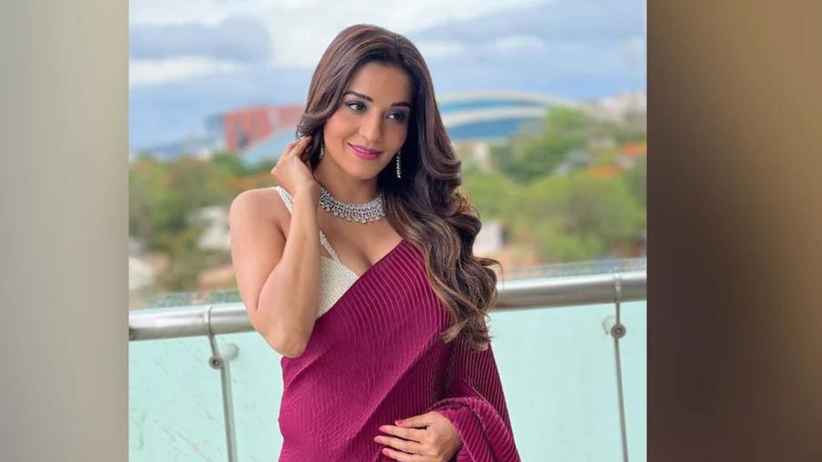 Monalisa's Latest Insta Post is About Her Love For Sarees, Fans Are Impressed Monalisa's Latest Insta Post is About Her Love For Sarees, Fans Are Impressed