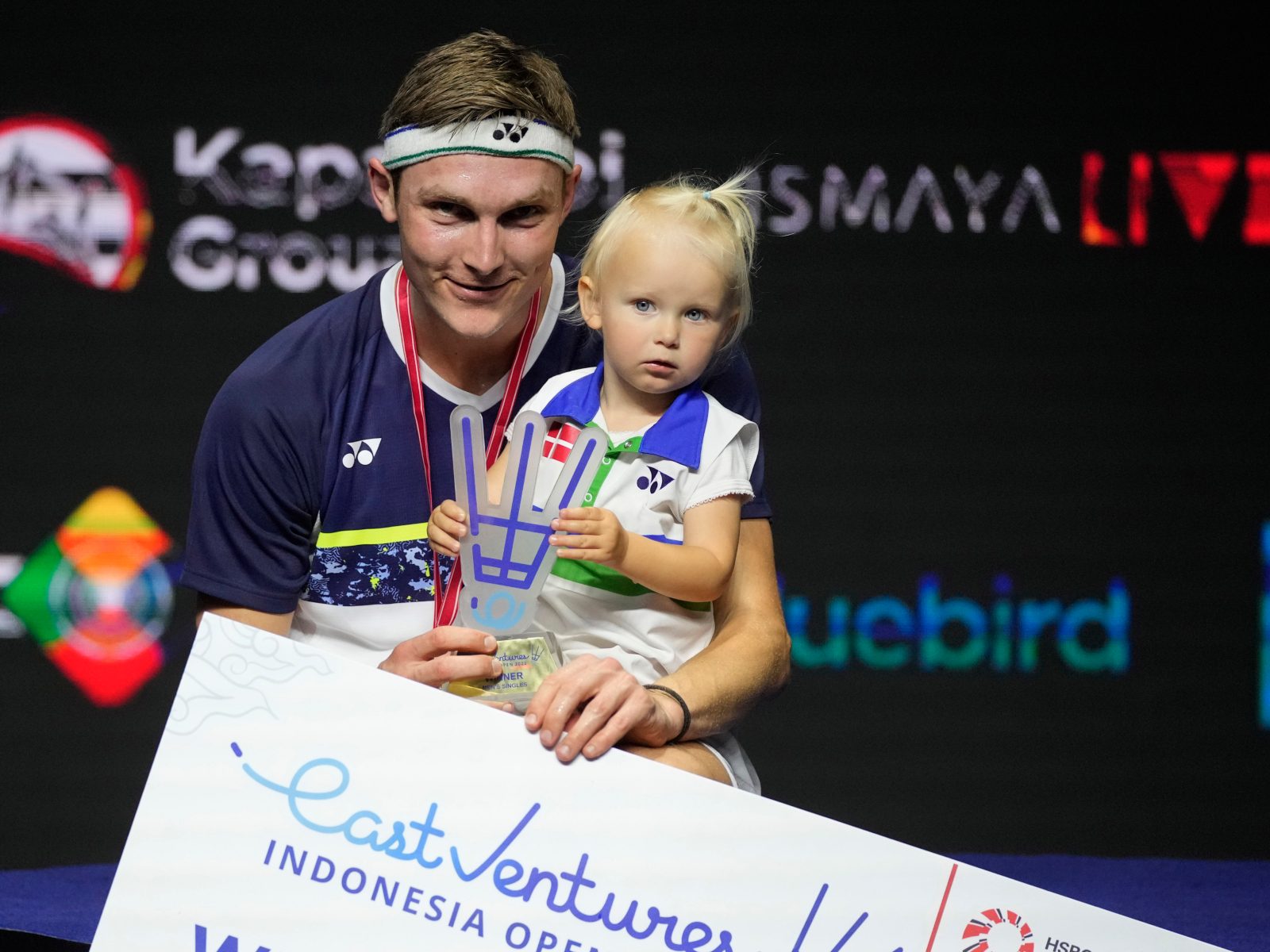 Viktor Axelsen Crushes Zhao Jun Peng to Defend Indonesia Open Title