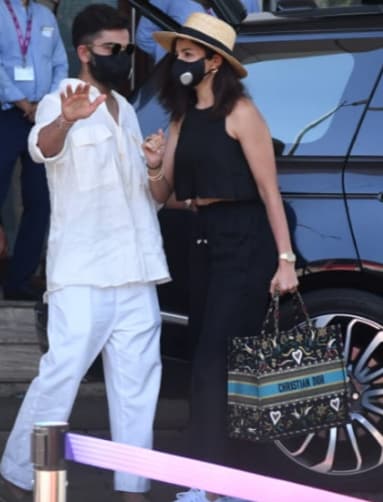 Lovable husband and wife.. 😍😍  Virat and anushka, Virat kohli, Herschel  heritage backpack