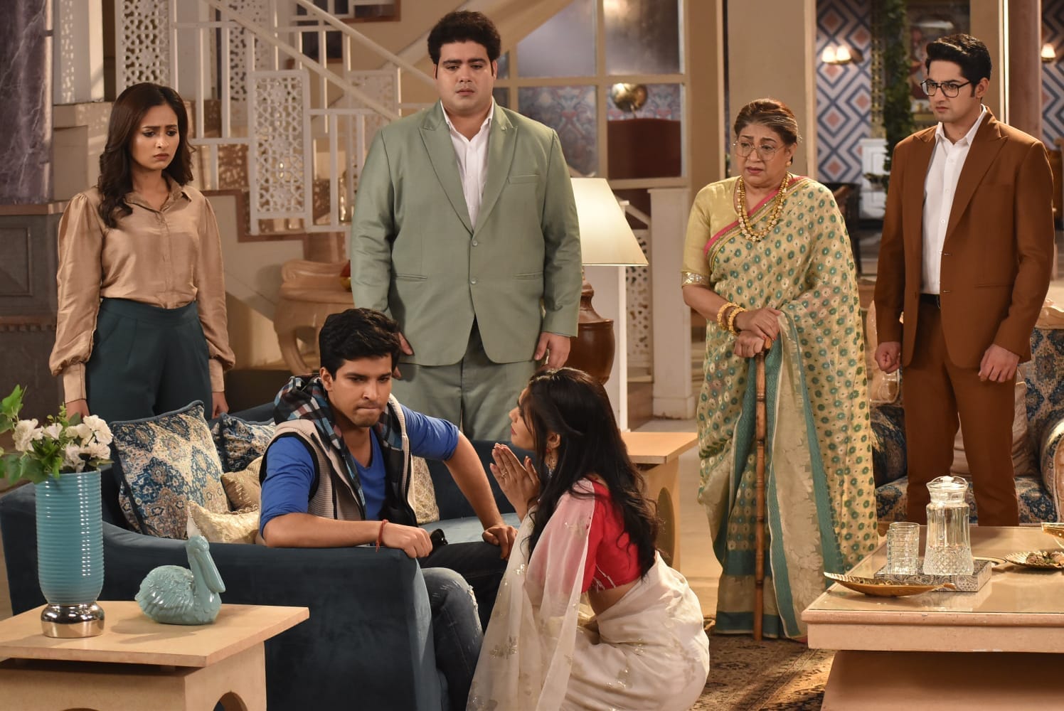 Akshara Requests Neil To Forgive Her and Return To The Birla House (Photo: Team YRKKH) 