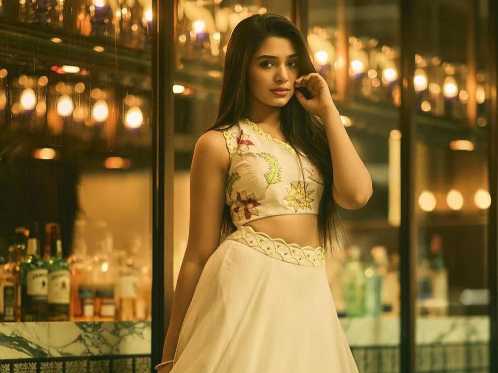 Krithi Shetty Looks Beautiful In A Beige Saree, See Pics - News18