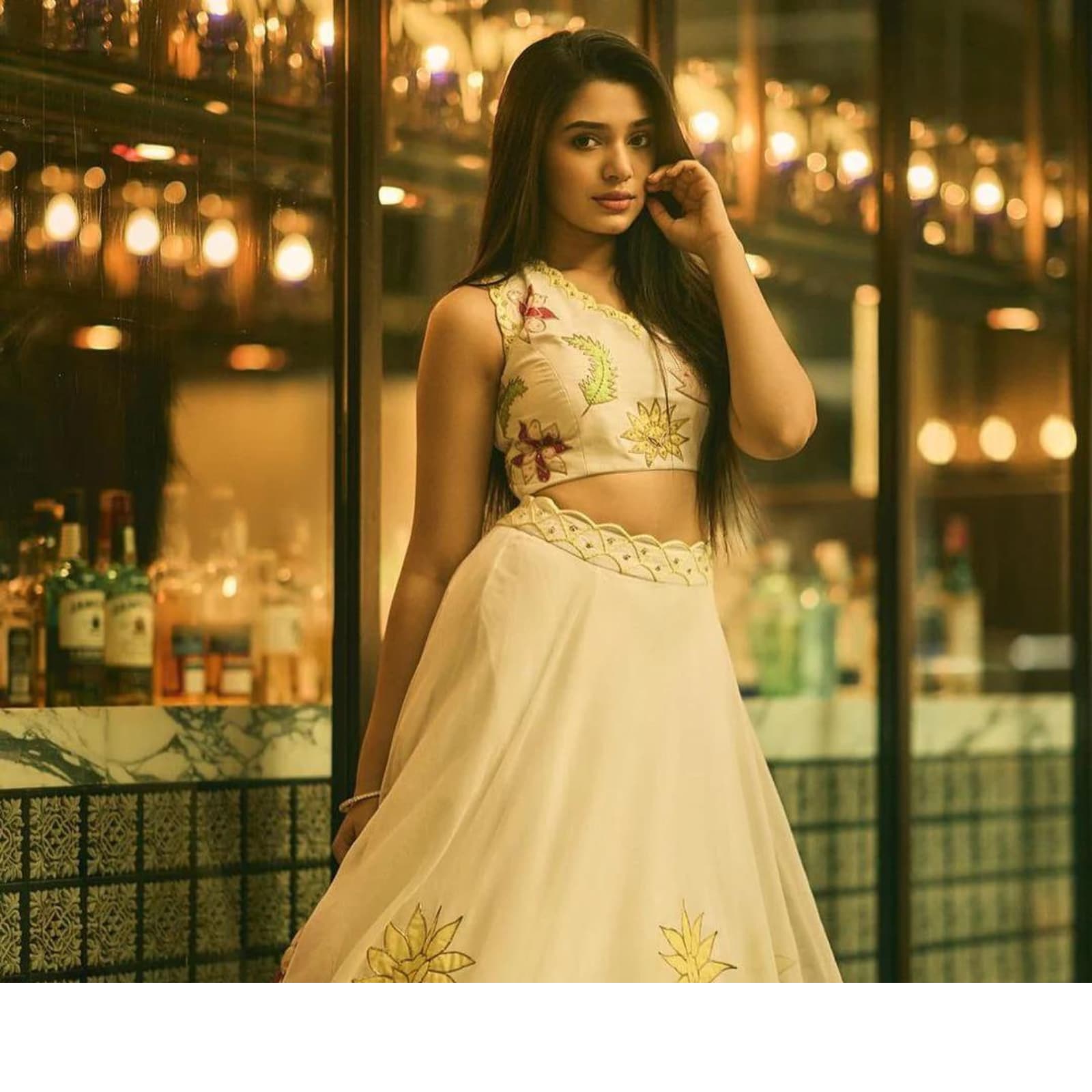 Kareena Kapoor Xnxxx Video Hd - Krithi Shetty Looks Beautiful In A Beige Saree, See Pics - News18