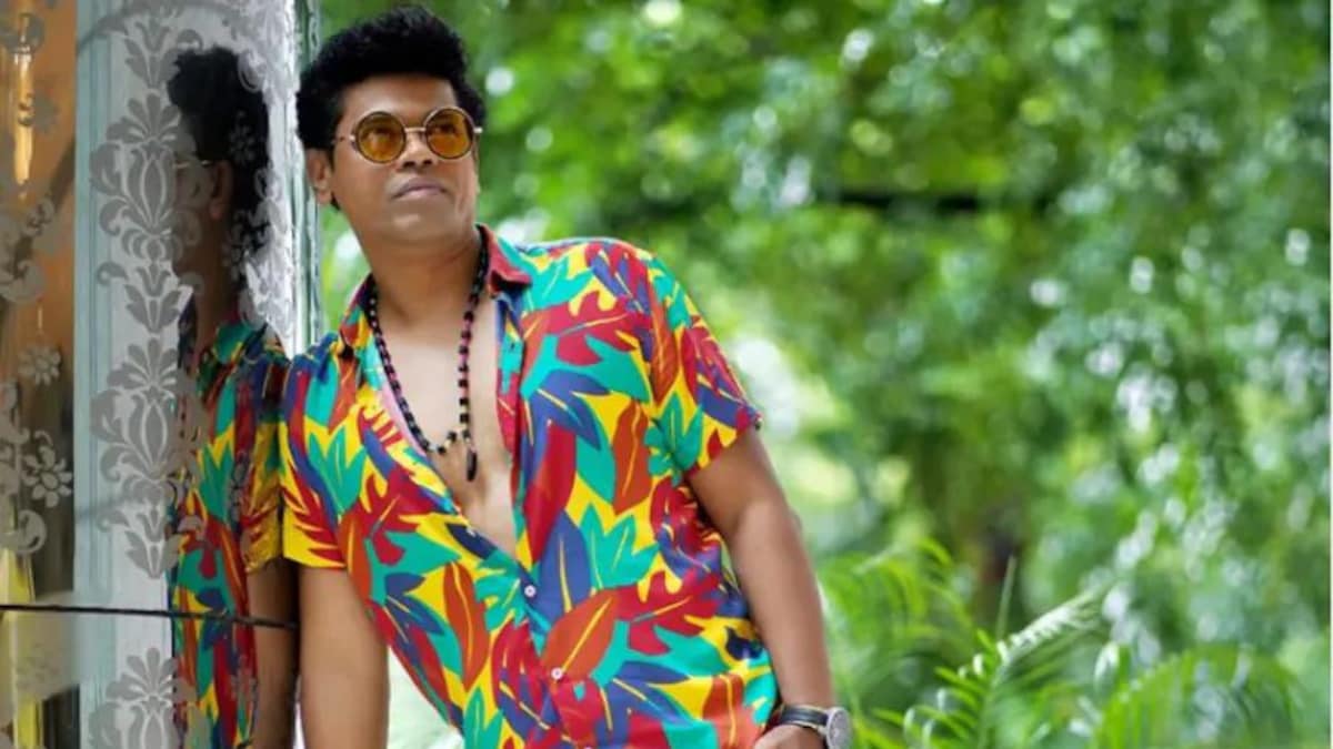 Marathi Actor Siddharth Jadhav Looks Dapper in Designer Suit - News18