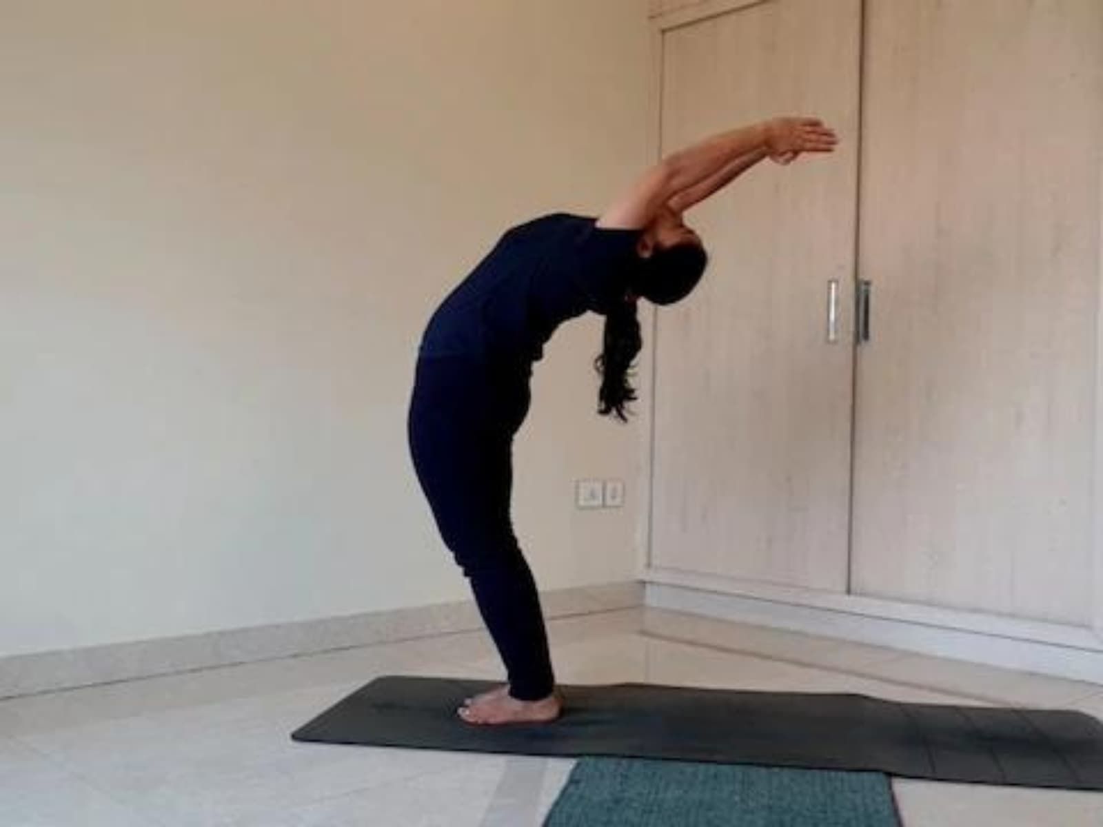 Yoga steps by Sanu Salahudeen - Issuu
