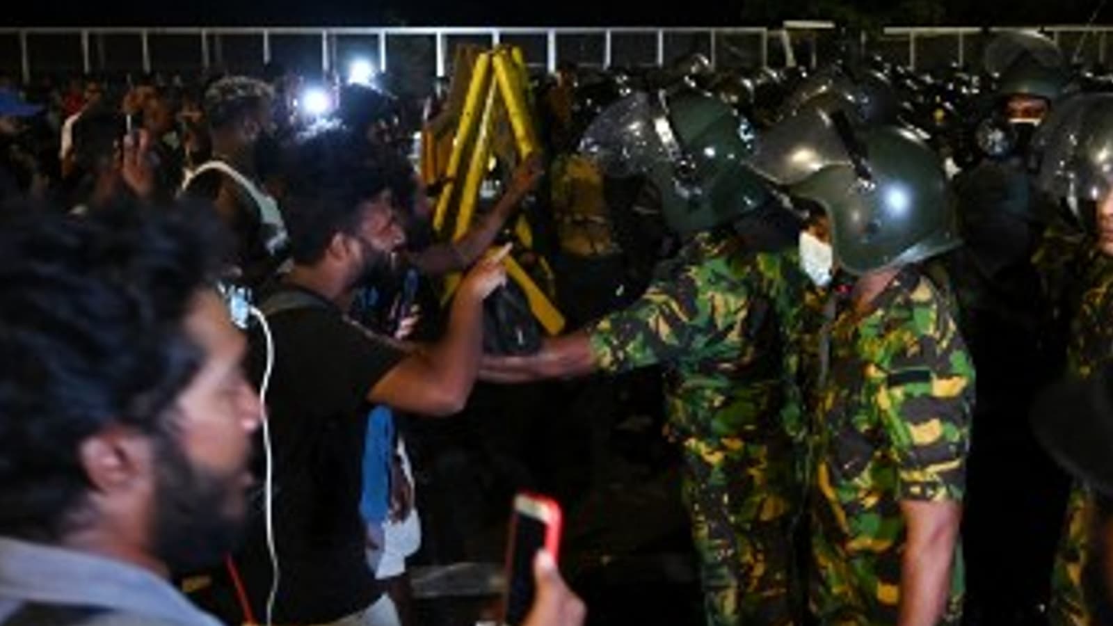 Sri Lanka Protesters Get Court Reprieve, Anti-govt Demonstrations Can ...