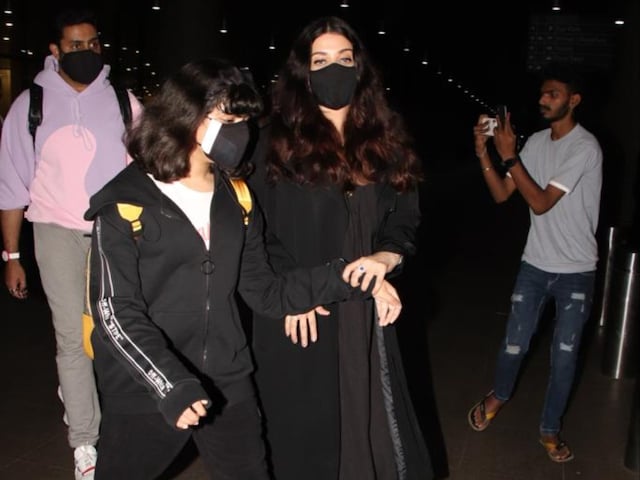 Aishwarya Rai Bachchan with Aaradhya Bachchan at the airport. (Pic: Viral Bhayani)