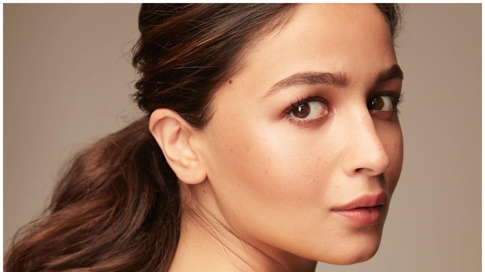 Alia Bhatt: Shah Rukh Khan Generally Doesn't Co-Produce Films, Did Darlings as an Exception