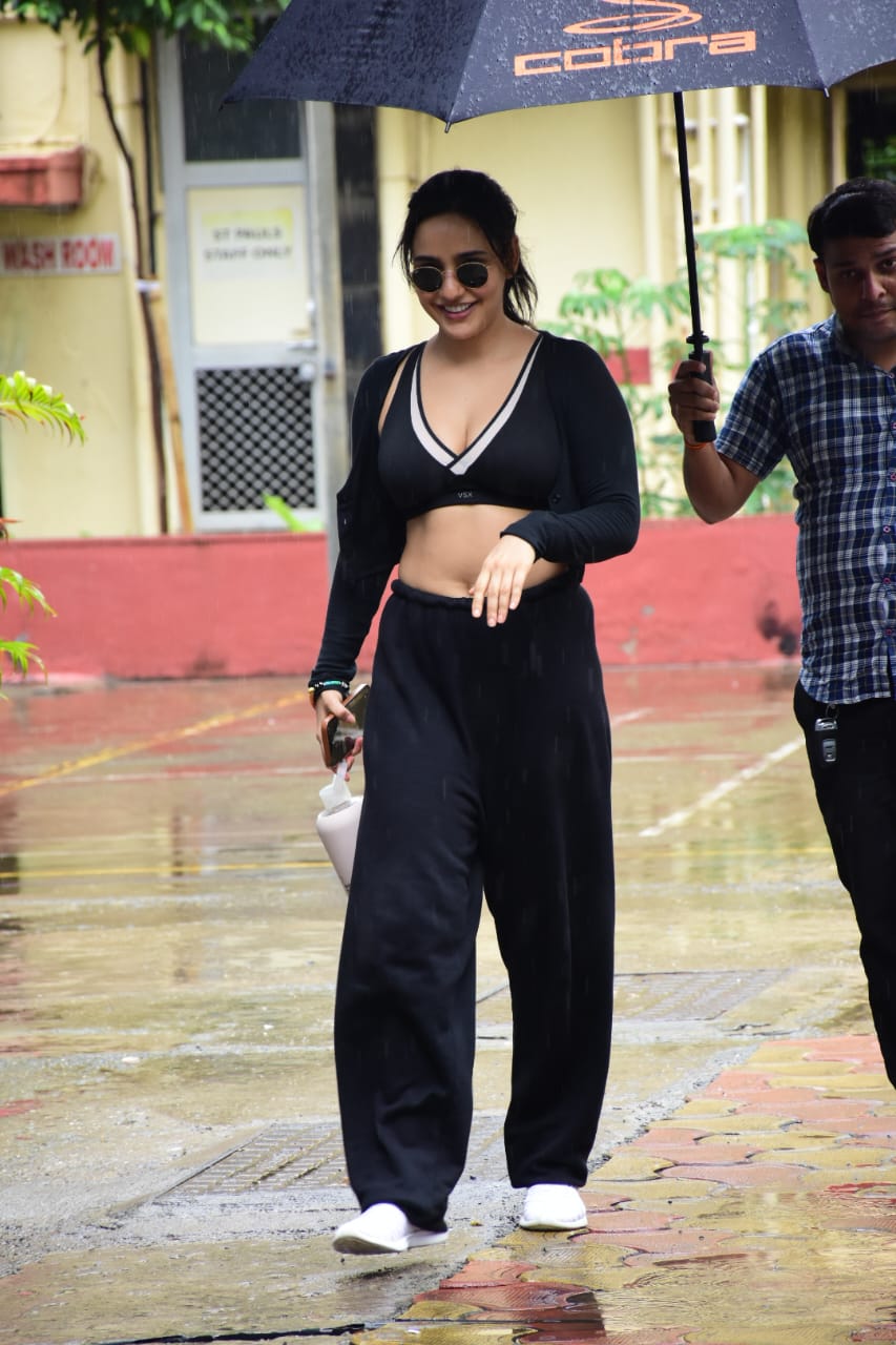 Neha Sharma Makes Heads Turn With Her Stylish Gym Looks, Check Out The ...