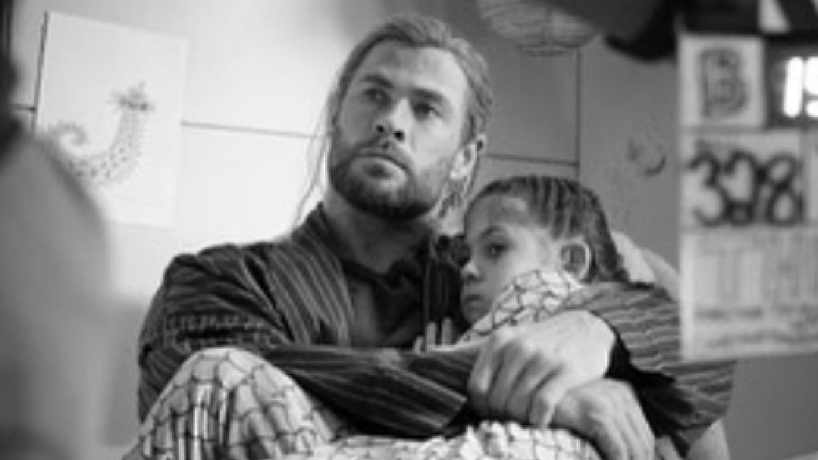 Chris Hemsworth Terms Daughter India Rose His ‘Favourite Superhero’ See Lovable Pic From Thor Sets