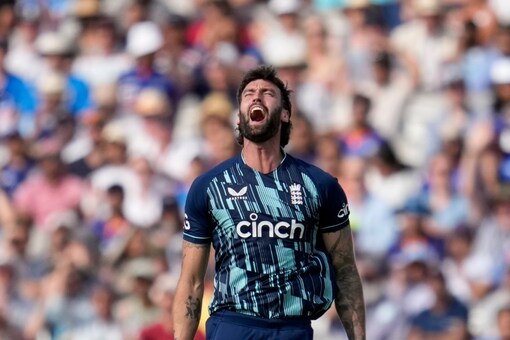 Reece Topley อ้างสิทธิ์ 6 ต่อ 24 ขณะที่อังกฤษเอาชนะอินเดีย 100 รัน (ภาพ AP)