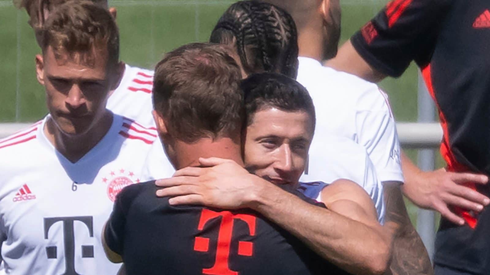 Robert Lewandowski Bids Goodbye to Teammates as Bayern Munich CEO ...