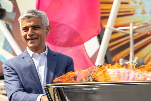  Mayor Khan Wants the City to Host the Olympics Again (Credit: @noordinarypark - Twitter)